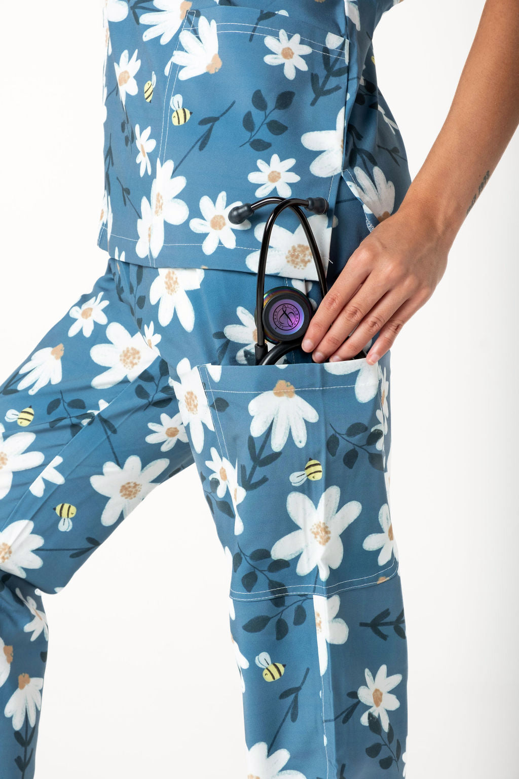 Dusky Daisy Scrub Set